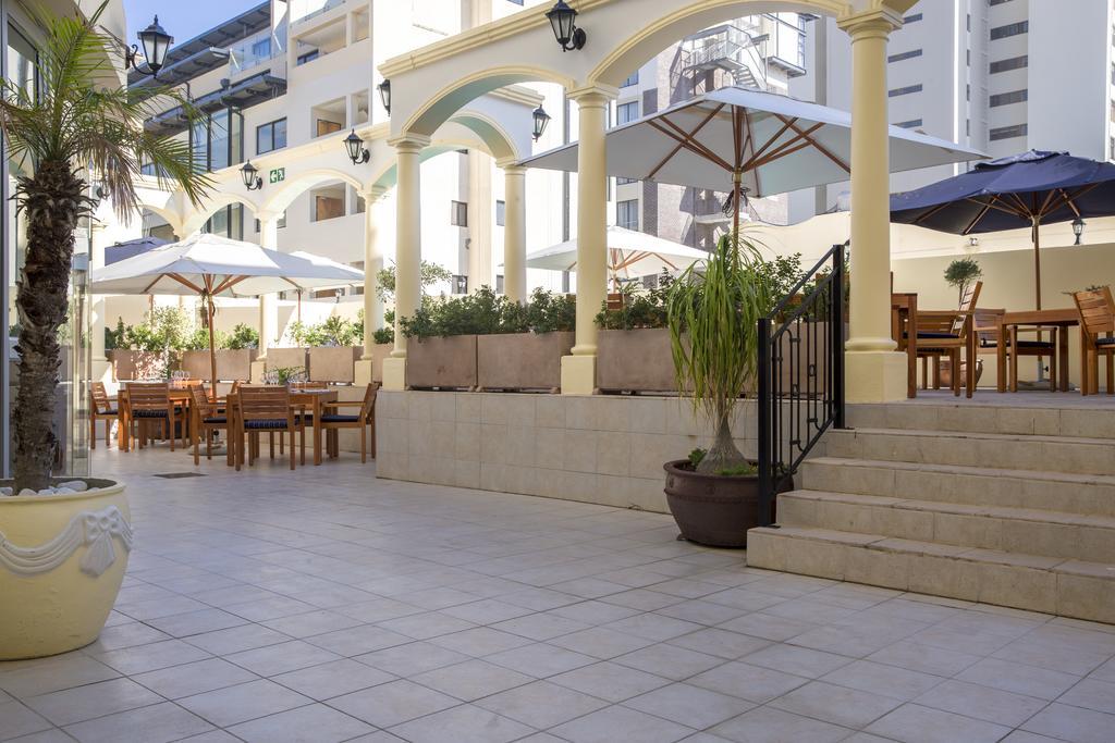 קייפטאון Hotel Le Vendome מראה חיצוני תמונה The hotel's courtyard