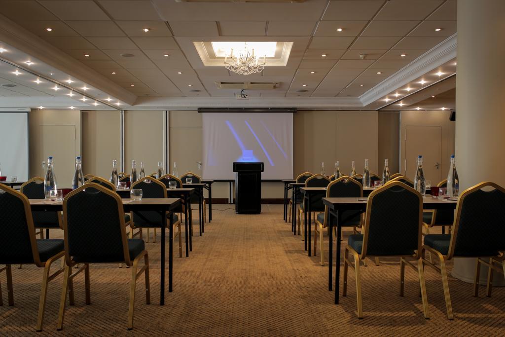 קייפטאון Hotel Le Vendome מראה חיצוני תמונה A meeting room at the hotel
