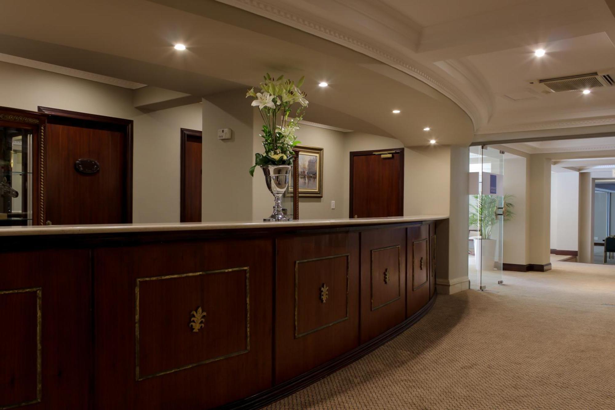 קייפטאון Hotel Le Vendome מראה חיצוני תמונה The interior of the hotel