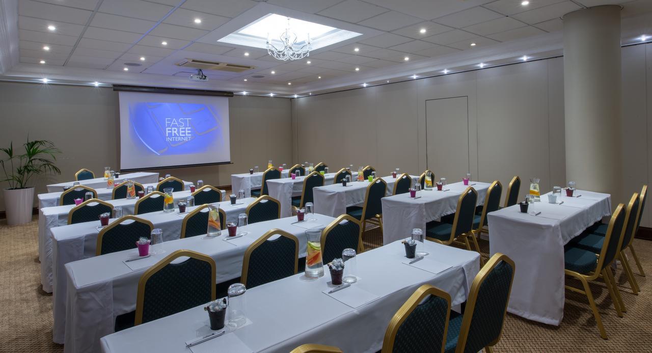 קייפטאון Hotel Le Vendome מראה חיצוני תמונה The conference room at the hotel