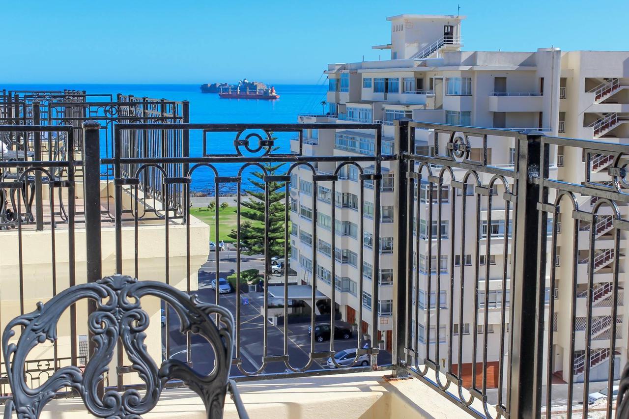 קייפטאון Hotel Le Vendome מראה חיצוני תמונה View of the sea from the balcony of a house in Limassol