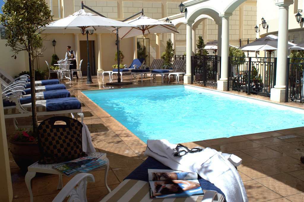 קייפטאון Hotel Le Vendome מתקנים תמונה The pool at the Cape Town Four Seasons