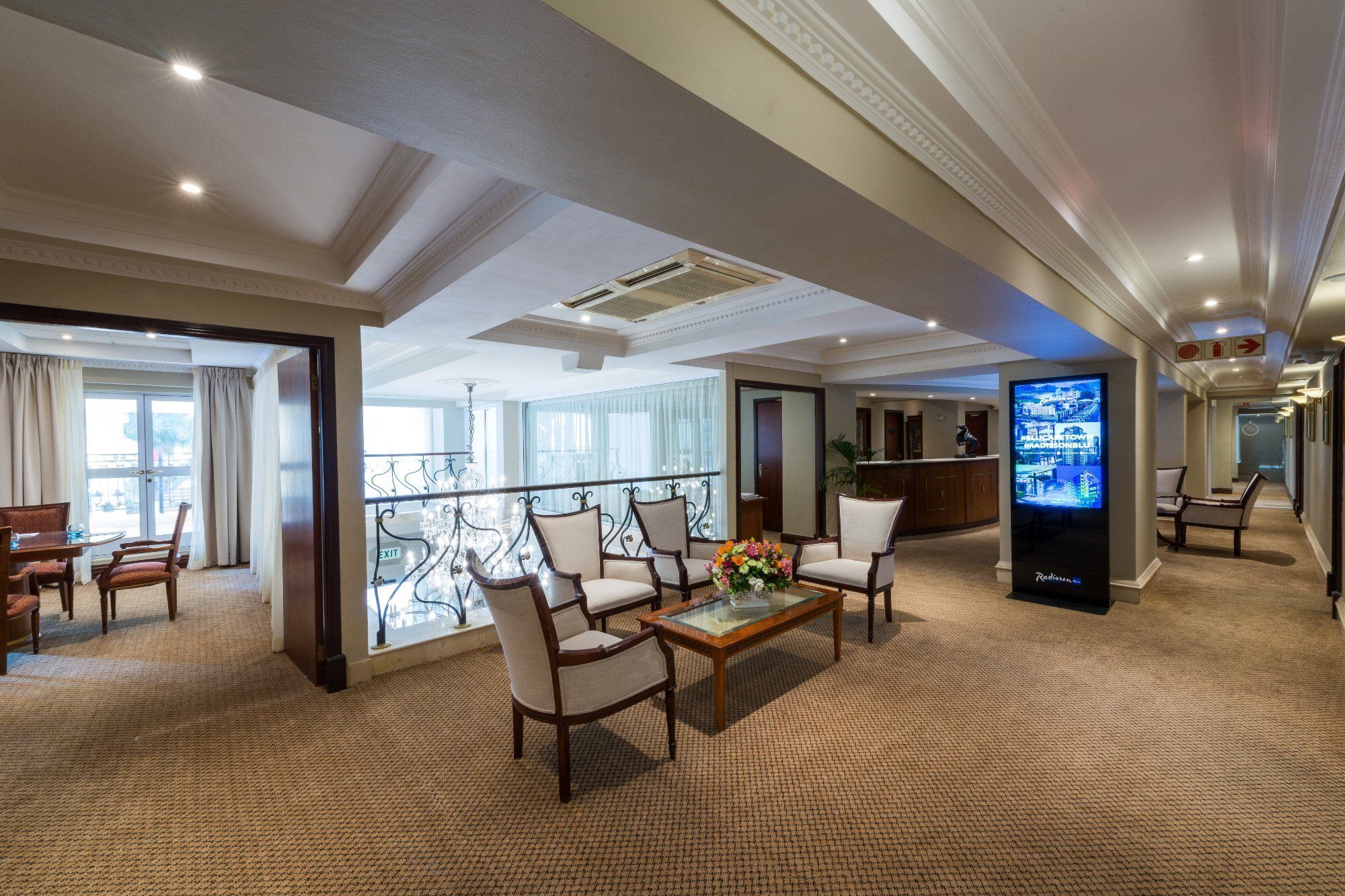 קייפטאון Hotel Le Vendome מראה חיצוני תמונה Club Lounge at the airport